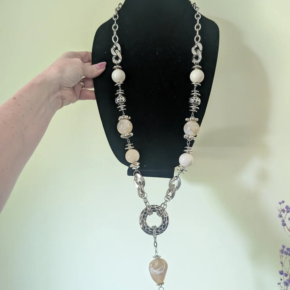 Elegant Silver and Cream Necklace - Picture 3 of 11